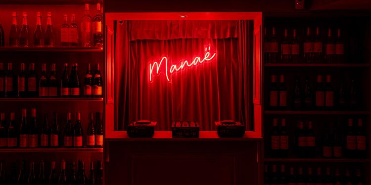 Manaë, bar