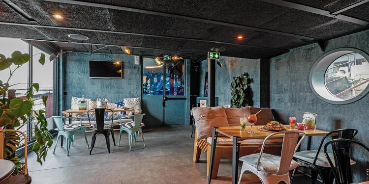 LE BATEAU PHARE - Le Carré, bar