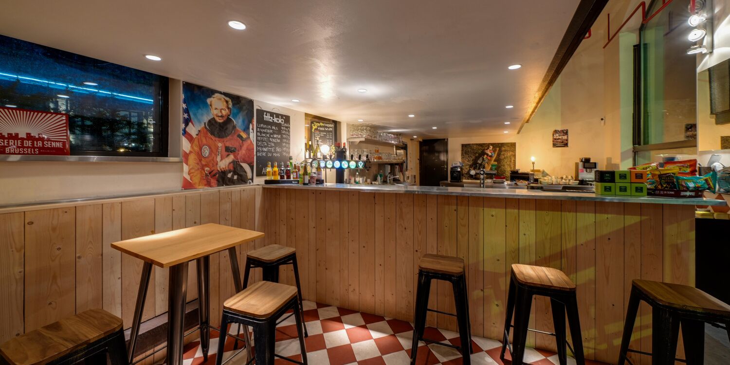Le Poste, bar
