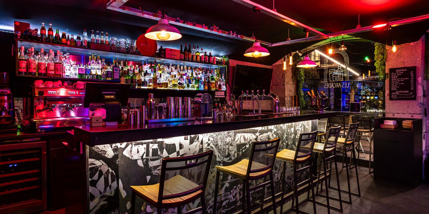Les Arcades, bar