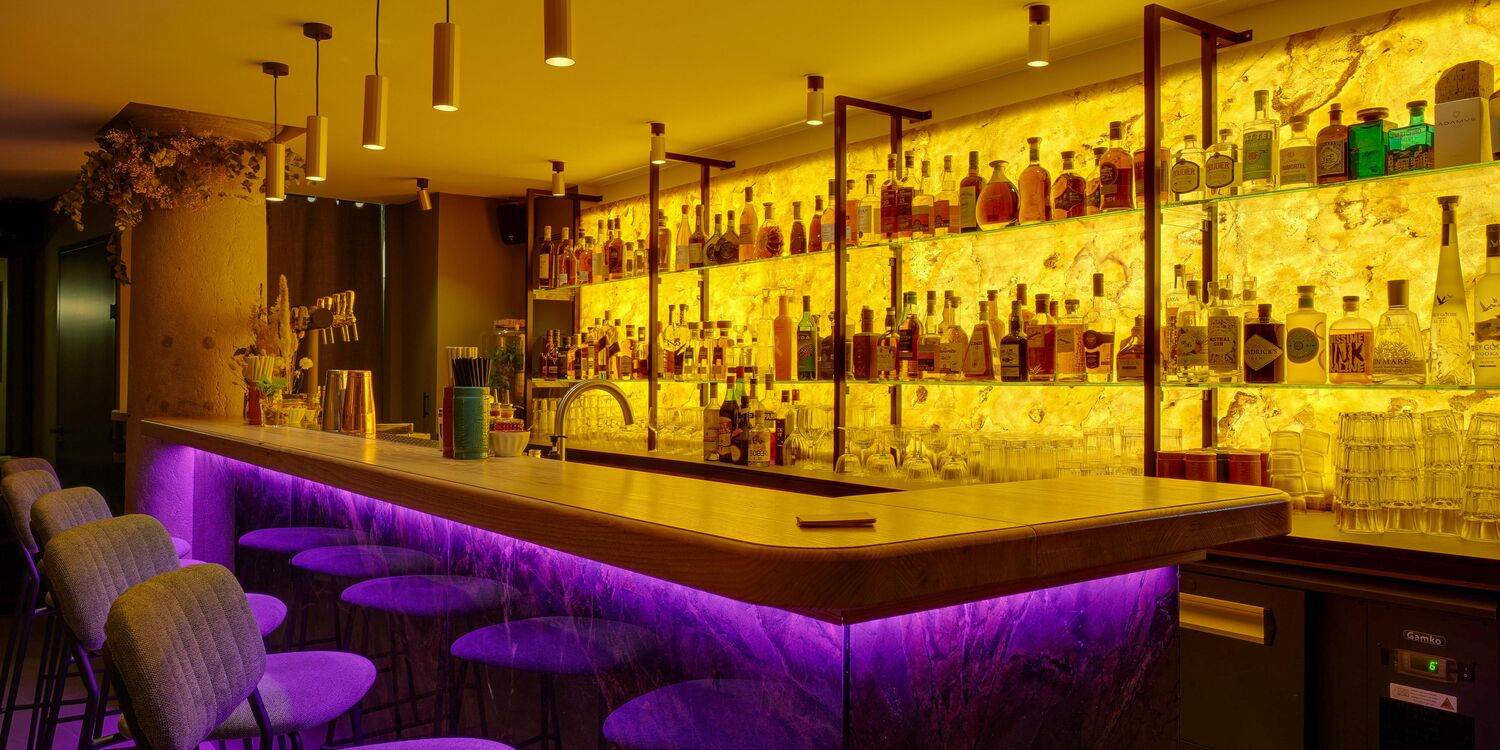 Les petits caprices, bar