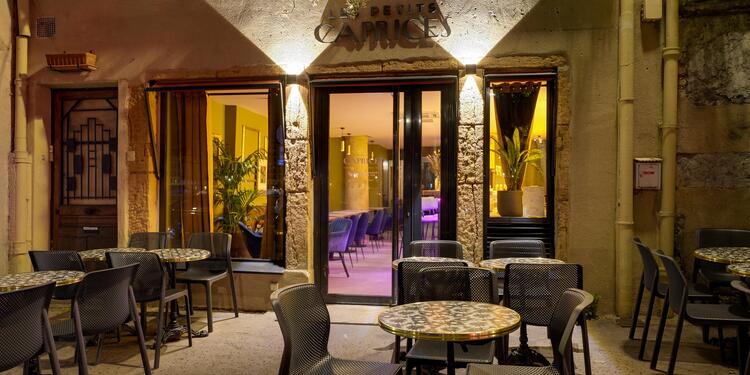 Les petits caprices, bar