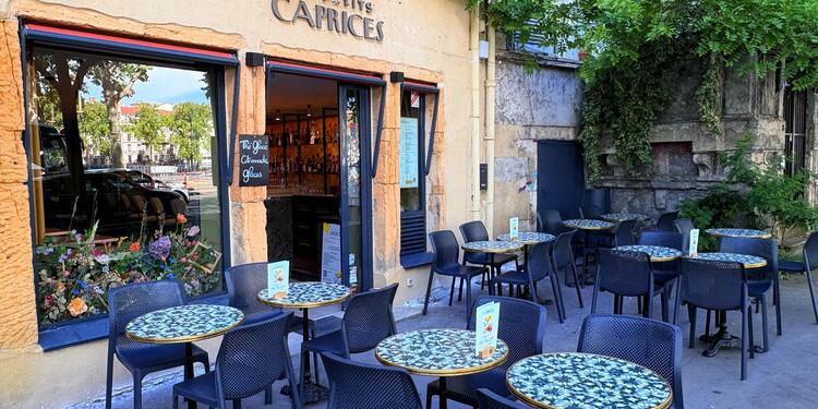 Les petits caprices, bar