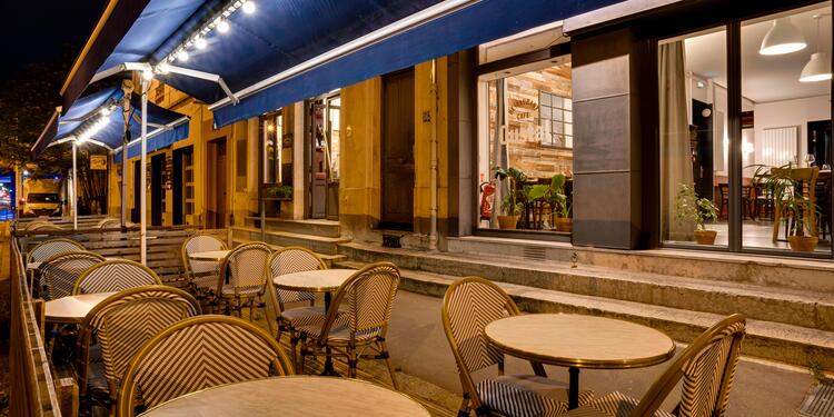 Oustal Restaurant, bar