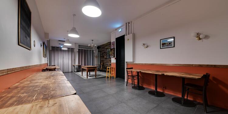 Oustal Restaurant, bar