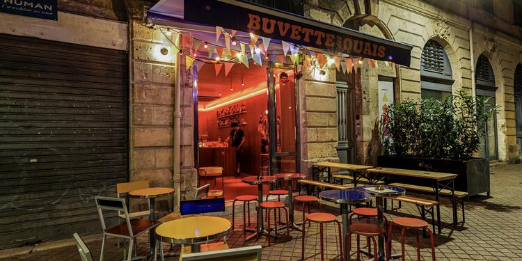 Buvette des Quais (Ex. Un Bar avec des Formes pour Nom 🟨🟧🟥🟪🟦🟩), bar