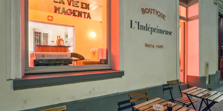 Le comptoir de L'Indéprimeuse, bar