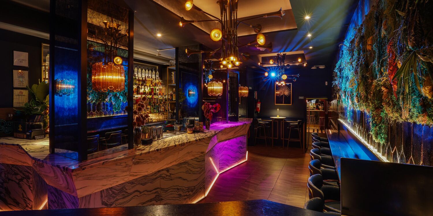 La Perla Club, bar