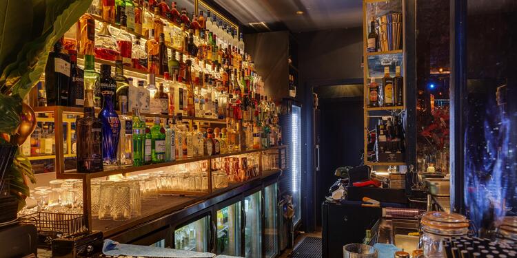 La Perla Club, bar