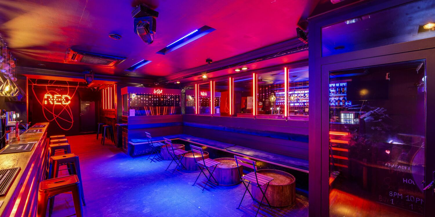Red Karaoke, bar