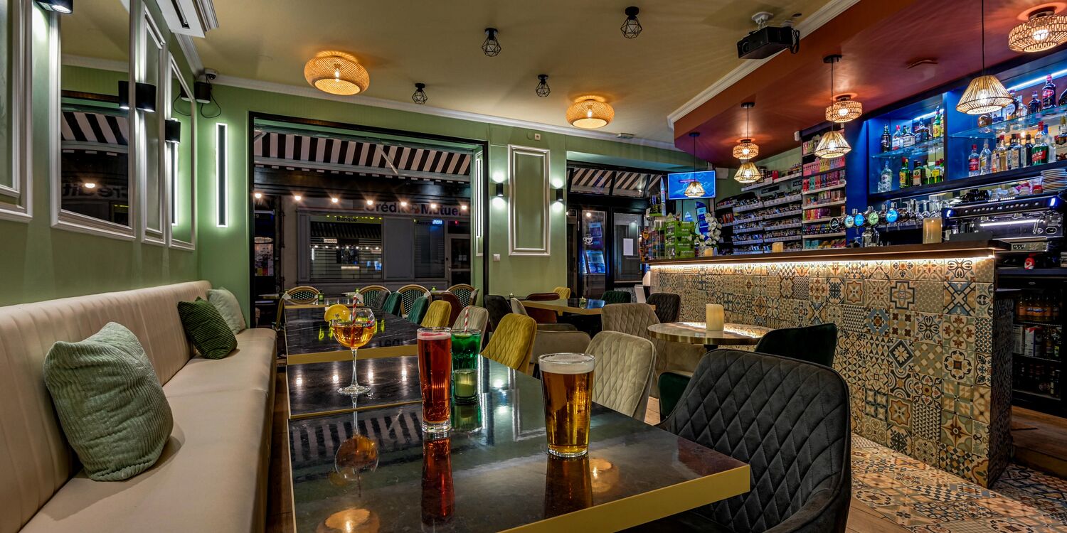 Tout Beau Tout 9, bar