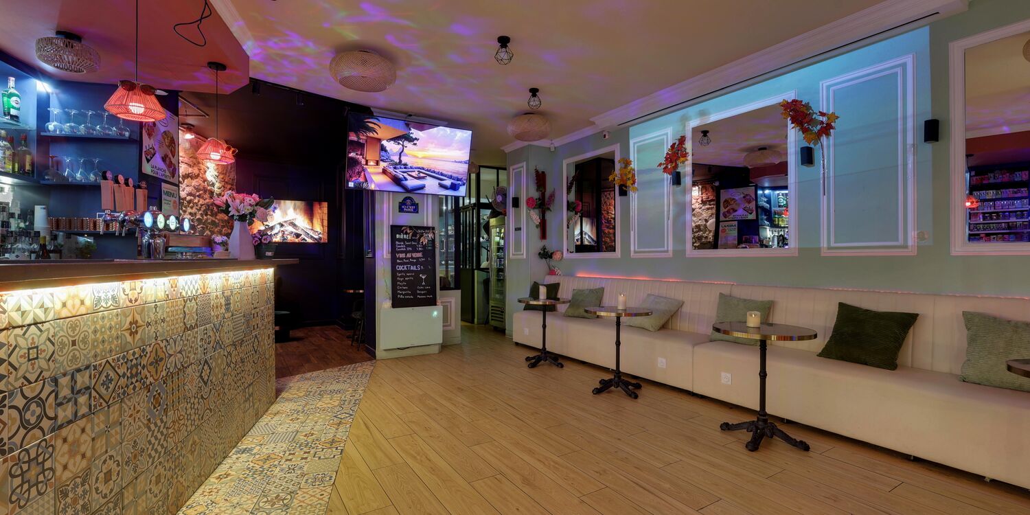 Tout Beau Tout 9, bar