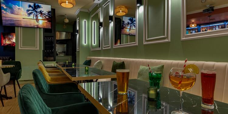 Tout Beau Tout 9, bar