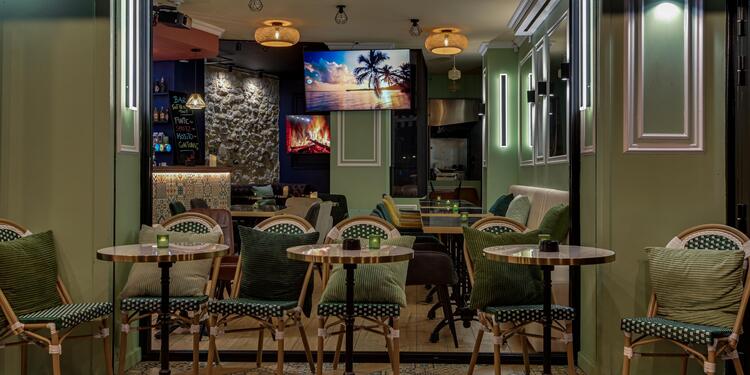 Tout Beau Tout 9, bar