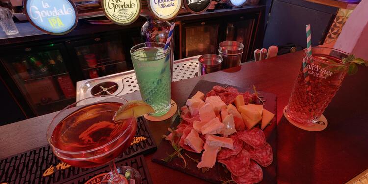 Tout Beau Tout 9, bar