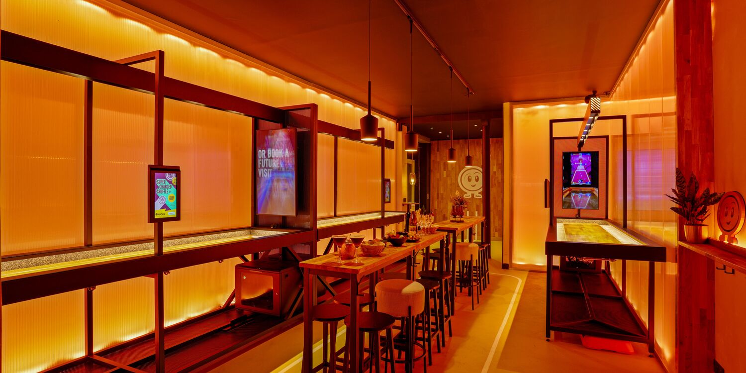 Pucks - Shuffle Bar, bar