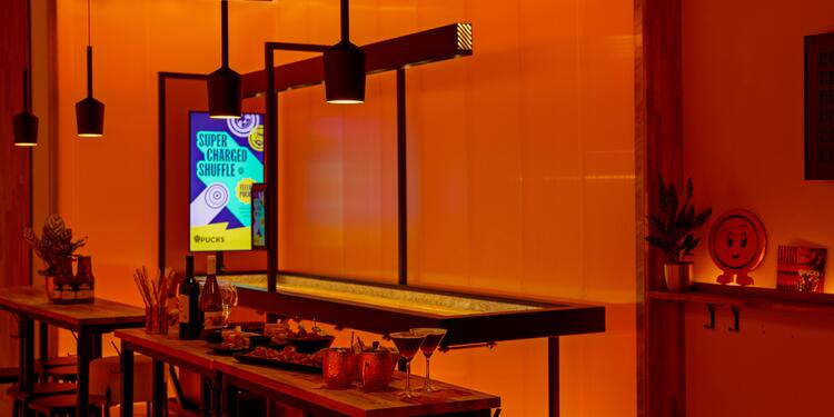 Pucks - Shuffle Bar, bar