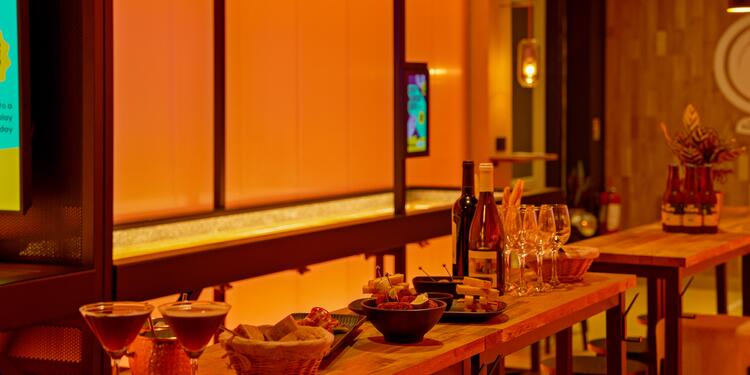 Pucks - Shuffle Bar, bar