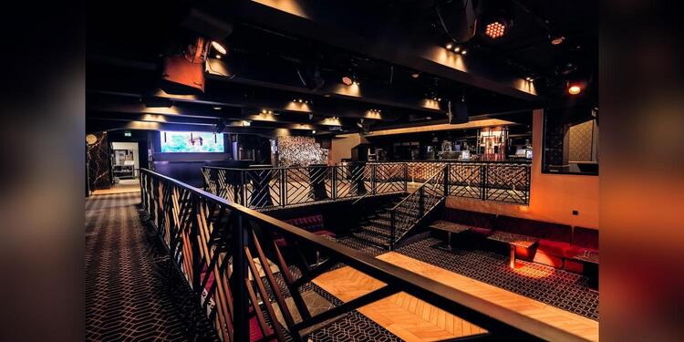 Pavillon Tilsitt, bar