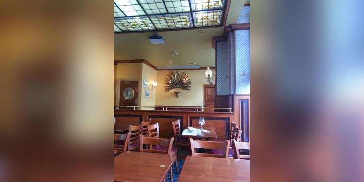 Au Paon D'Or, restaurant