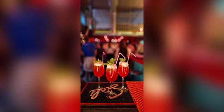 La Rouge, bar