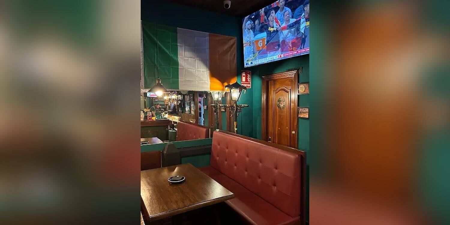 The Leprechaun's Irish Tavern, bar
