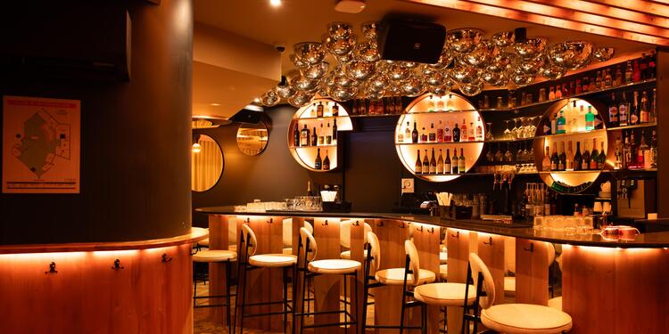 Universe, bar