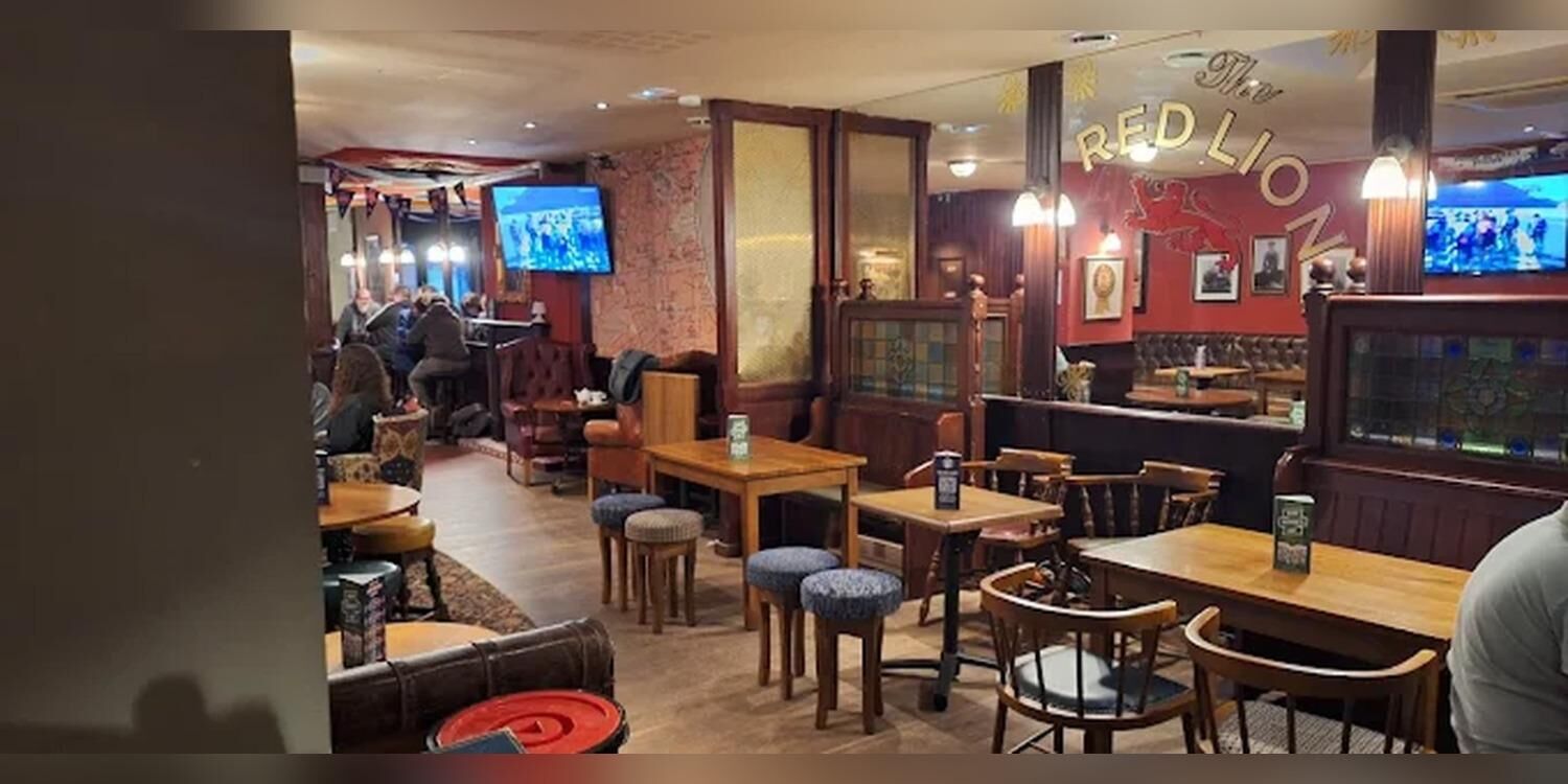 The Red Lion, bar