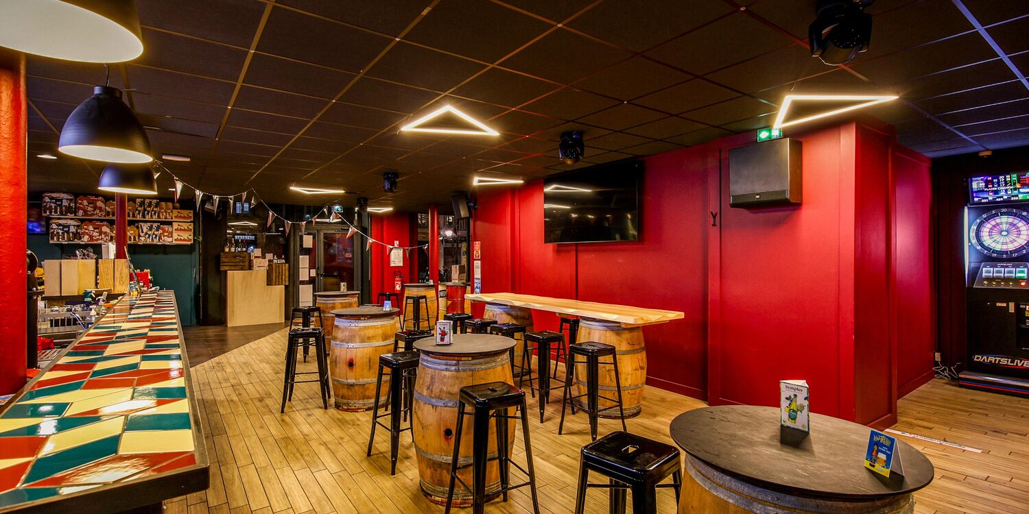 V and B République, bar