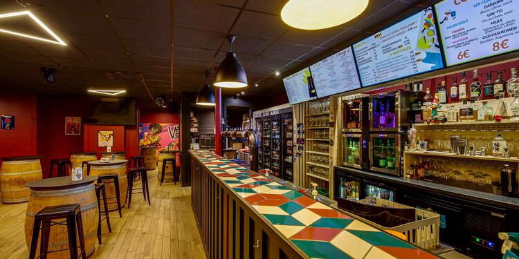 V and B République, bar