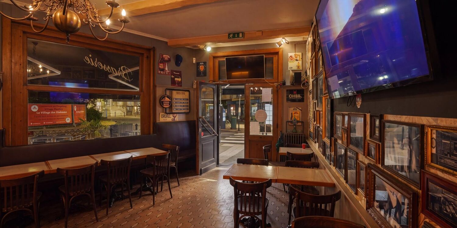 French Riviera, bar