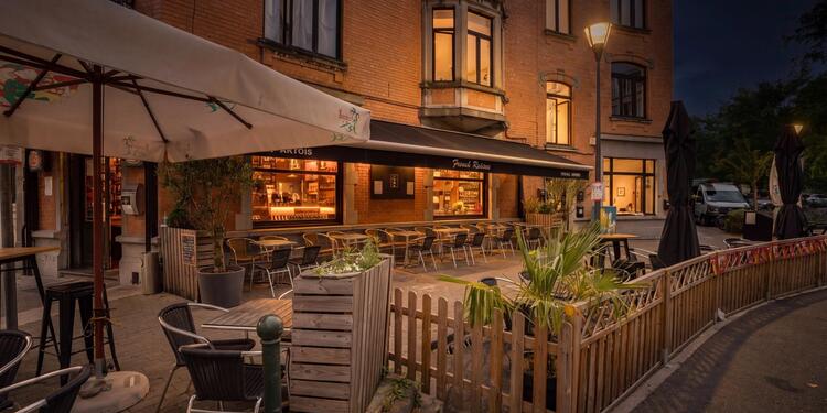 French Riviera, bar