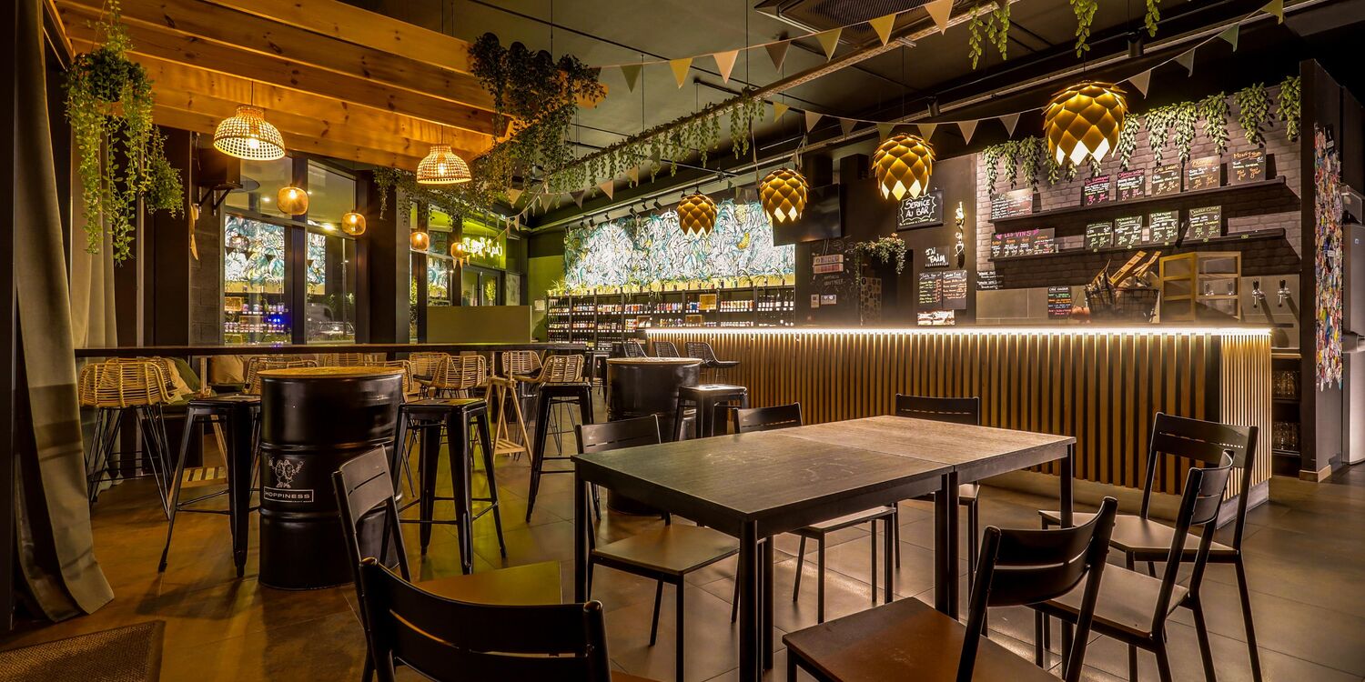 Hoppiness Craft Beer, bar