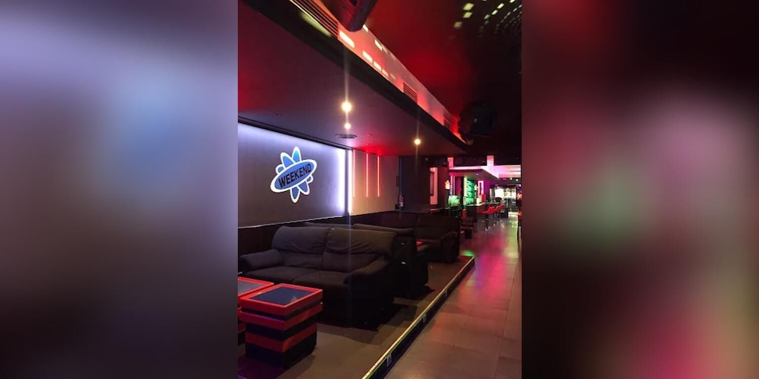 Weekend, bar