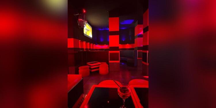 Weekend, bar