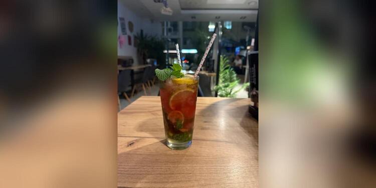 Bla Bla Pub Bistro, bar