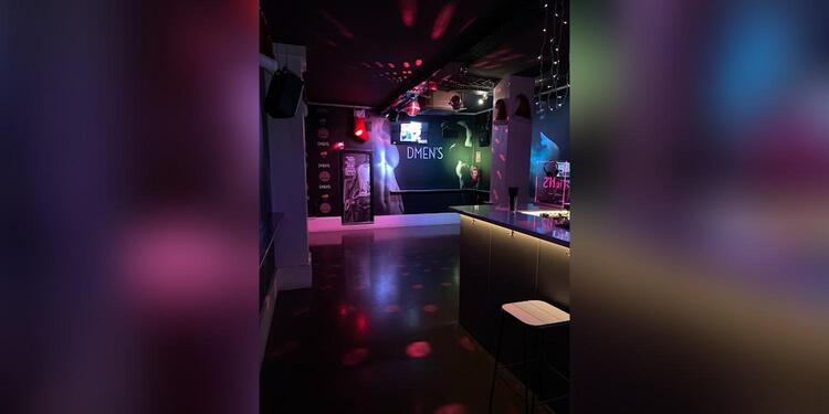 DMEN'S GAY BAR, bar