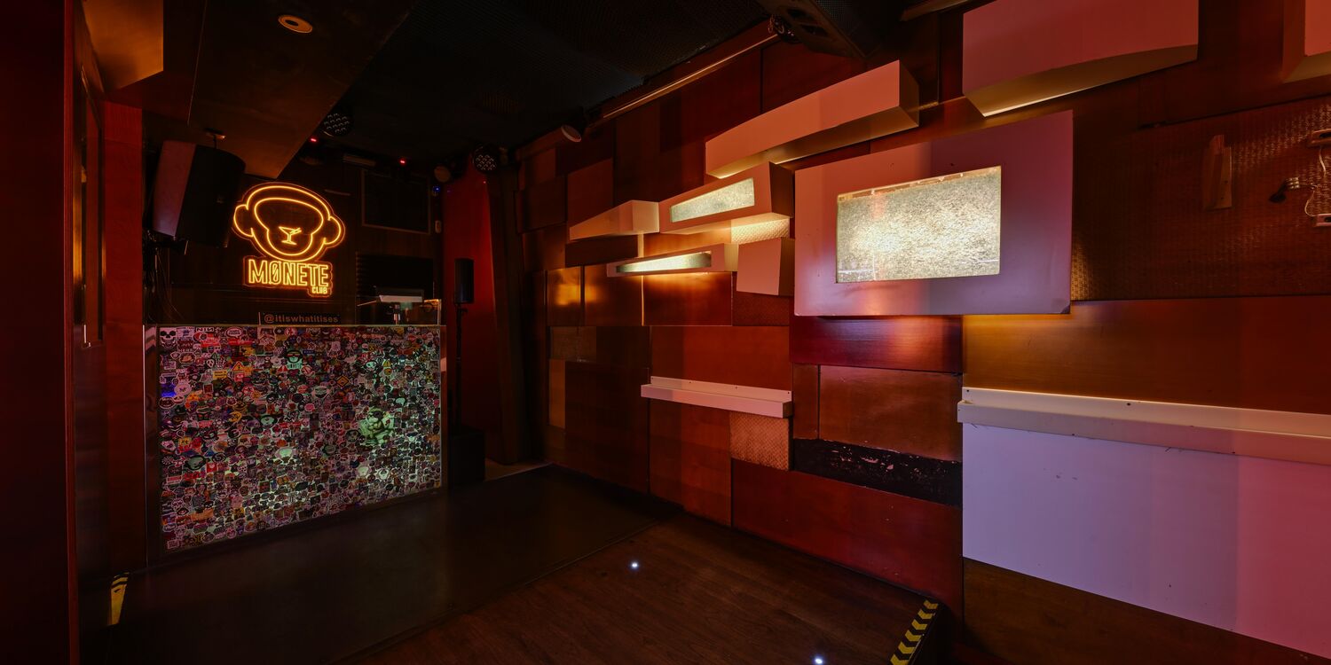 Monete Club, bar