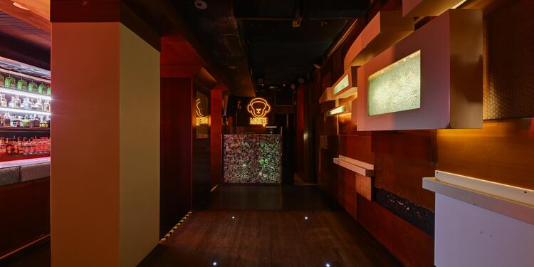 Monete Club, bar