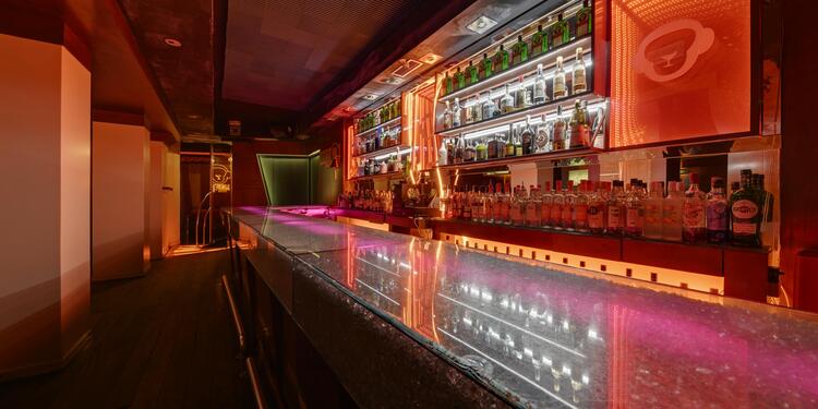 Monete Club, bar