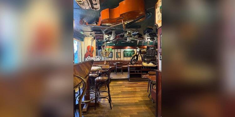 THE CENTRAL PUB GAMBETTA, bar