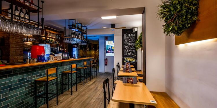 DABüTiS Gastro&bar, bar