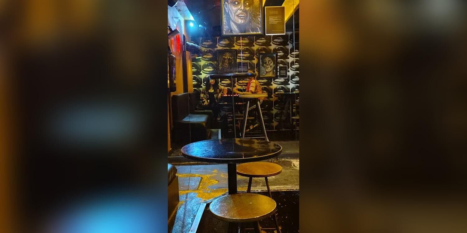 Moebius Carrer, bar