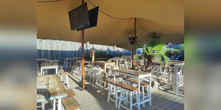 Nomad, bar