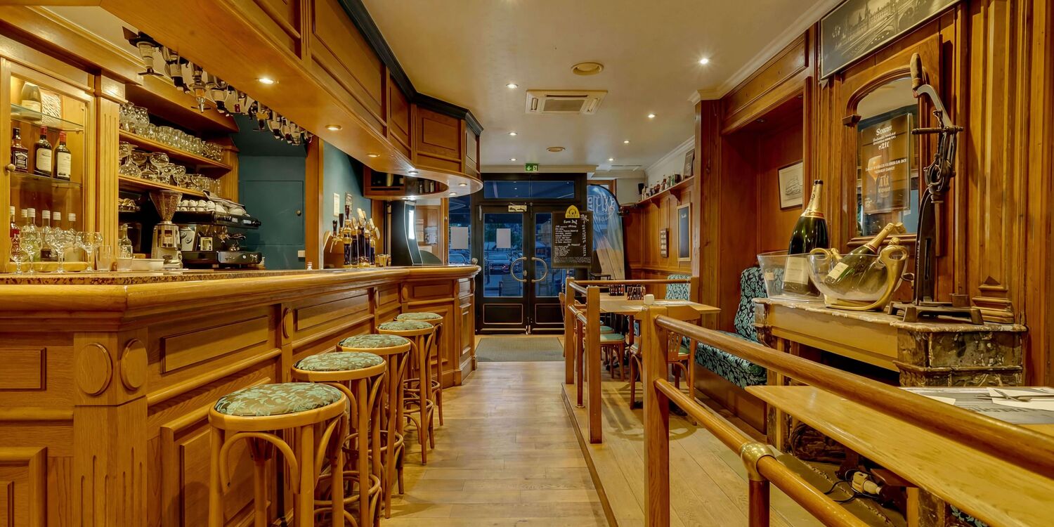 Frederick's Pub, bar