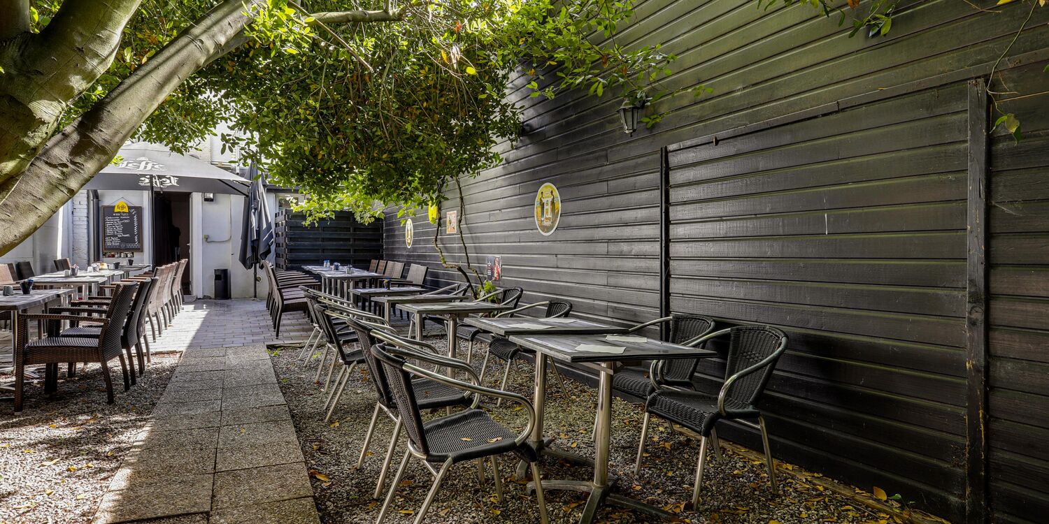 Frederick's Pub, bar