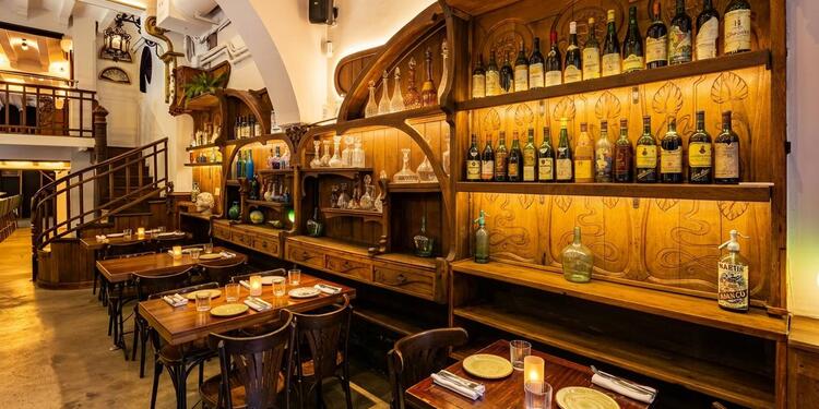 Grill Room Bar Thonet, bar