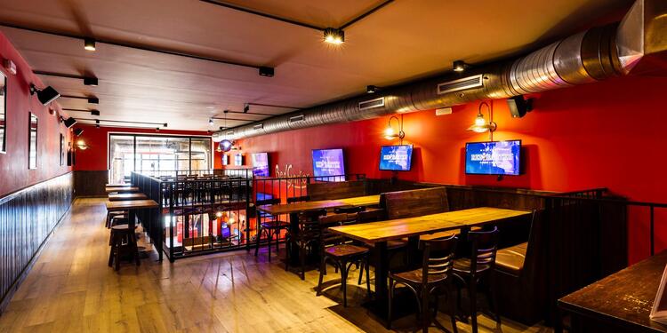 Red Garter Barcelona - Burgers, Steakhouse & Karaoke, bar