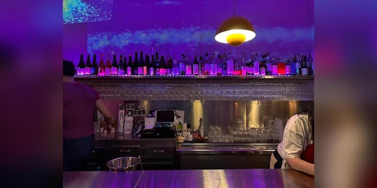 Fluid, bar