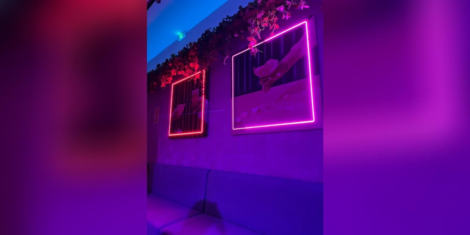 The Mood, bar